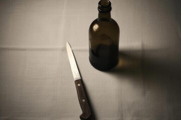 В Смоленске после застолья женщина зарезала сожителя