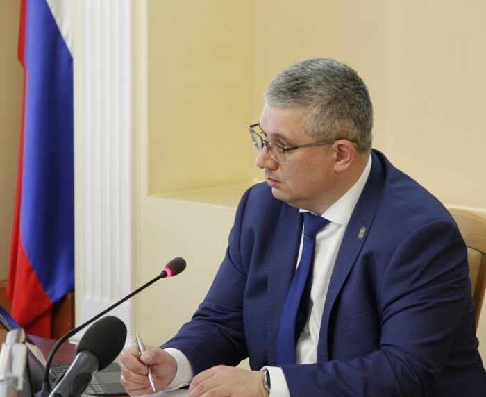 В Смоленске продолжается ликвидация последствий непогоды — работают все профильные службы