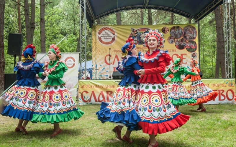 В Смоленске прошёл международный фестиваль фольклора и ремёсел