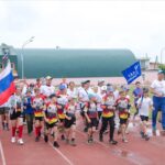 81-летняя легенда ультрамарафона несёт эстафетный огонь в Смоленск