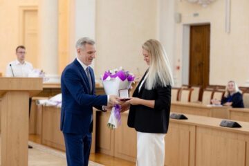 Материнская слава Смоленщины: 15 многодетных мам удостоены почетной награды