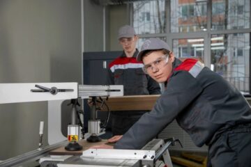 Более 2500 студентов колледжей Смоленщины получат гарантированную работу