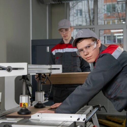 Более 2500 студентов колледжей Смоленщины получат гарантированную работу