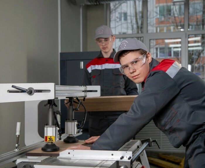 Более 2500 студентов колледжей Смоленщины получат гарантированную работу