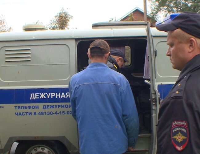 Бросил с высоты человеческого роста: в Сычевке возбуждено дело за жестокое обращение с собакой
