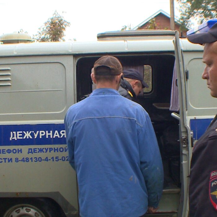 Бросил с высоты человеческого роста: в Сычевке возбуждено дело за жестокое обращение с собакой