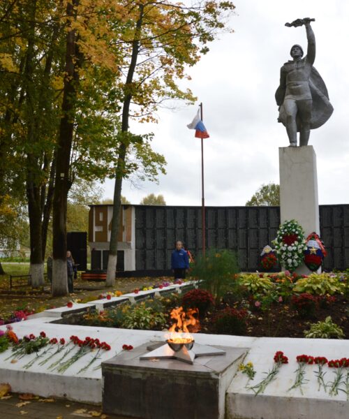 В селе Глинка Смоленской области зажжен Вечный огонь