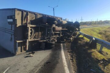 В Смоленской области опрокинулся автомобиль