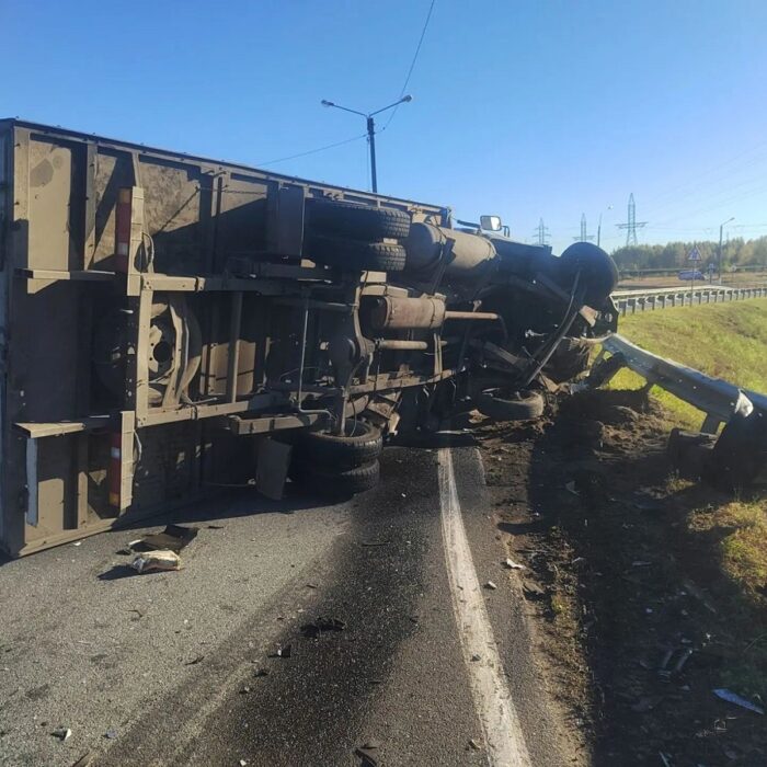 В Смоленской области опрокинулся автомобиль