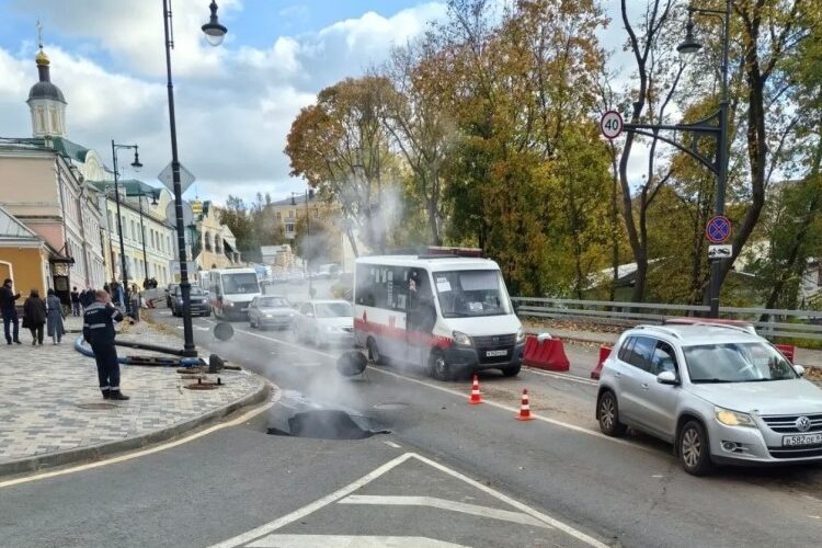 Коммунальная авария на Большой Советской в центре Смоленске устранена