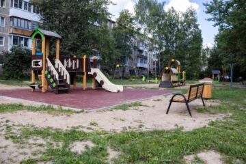 Детские площадки в Смоленске должны привести в порядок до прихода зимы